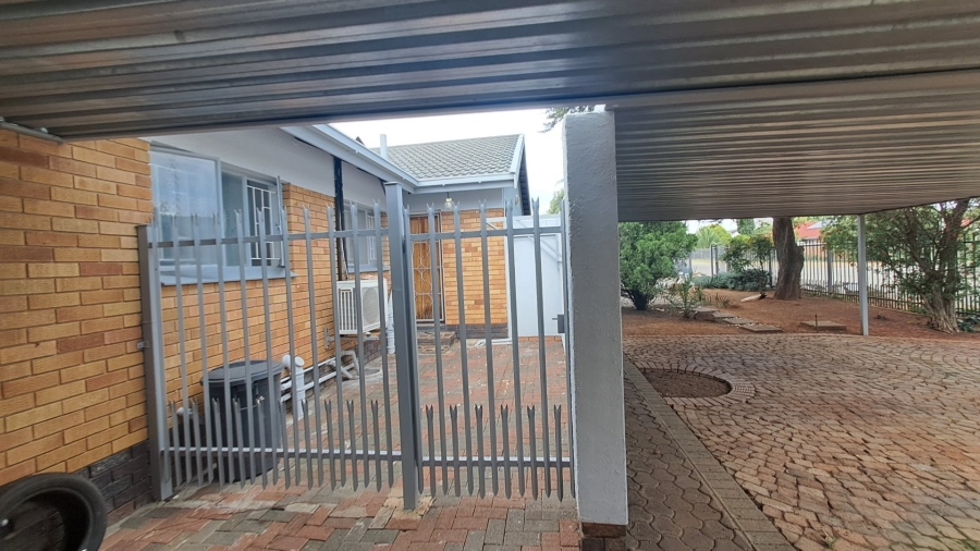 5 Bedroom Property for Sale in Universitas Ridge Free State